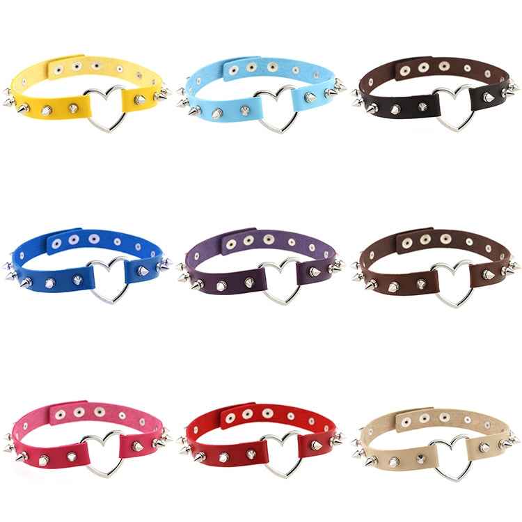 Punk Style Fashion Heart Shape Leather Rivet Necklace Collar, Random Color Delivery