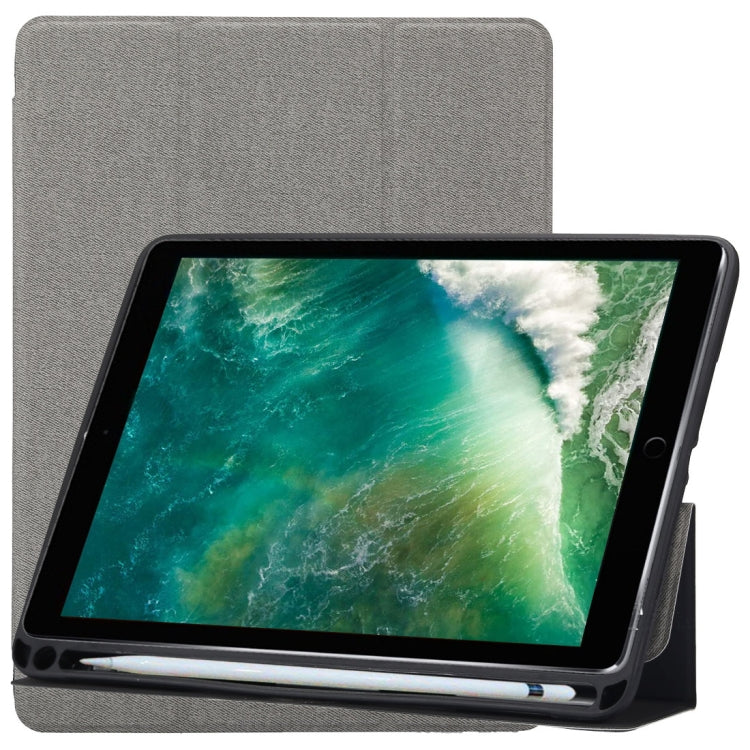 Funda de cuero con tapa horizontal y diseño de textura de tela para iPad Pro de 10,5 pulgadas, con tres pliegues y ranuras para bolígrafos.