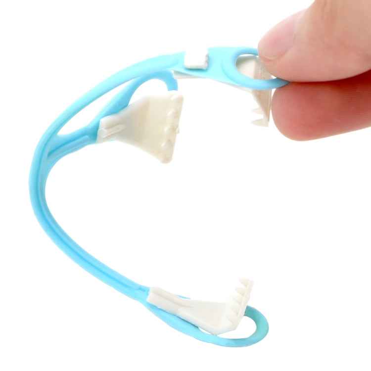 3 PCS Plastic Three-hook Small Claw Baby Diaper BuckleRandom Color Delivery