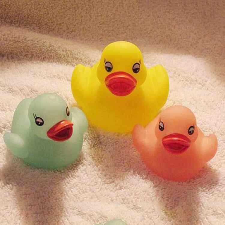 2 PCS LED Water Induction Light Duck Baby Bath Toys, Random Color Delivery