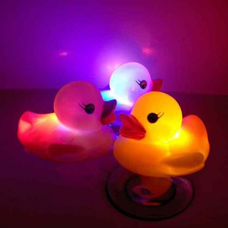 2 PCS LED Water Induction Light Duck Baby Bath Toys, Random Color Delivery