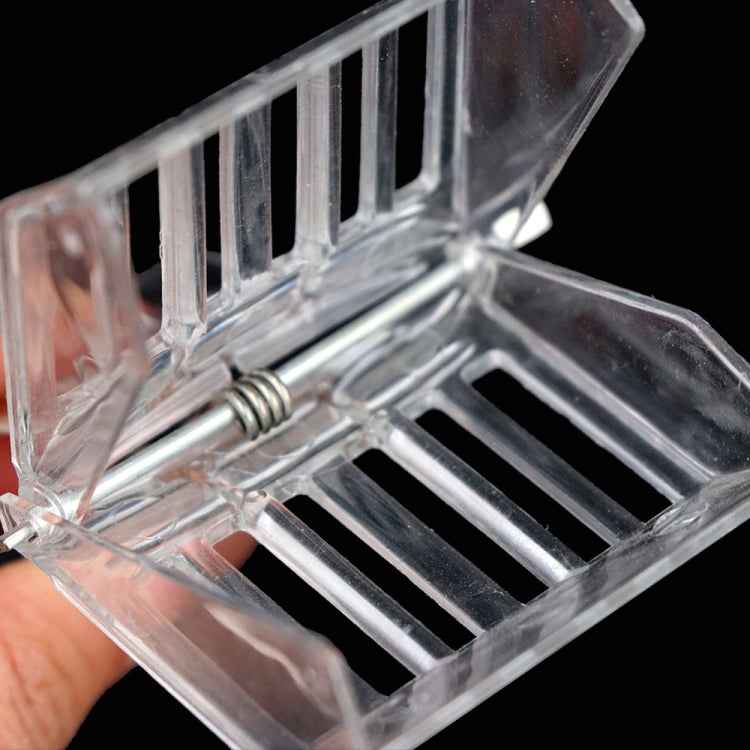 2 PCS Plastic Book Clip Type Bee King Cage Beekeeping Tool
