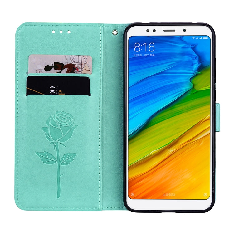 Funda de piel sintética con tapa horizontal, diseño ecológico, con relieve rosa, ranuras para tarjetas y billetera para Xiaomi Redmi 5 Plus.