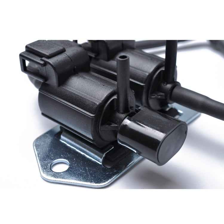 Car Vacuum Wheel Clutch Control Solenoid Valve K5T47776 for Mitsubishi Pajero L200 L300